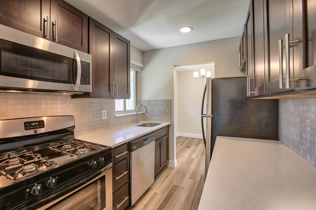 Renovated Kitchen - Greenbrook Gardens Apartments