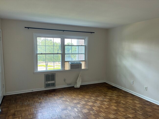 Building Photo - 601 W Poplar St Unit 1