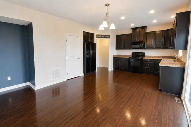 Photo - 9480 Woodbine Way