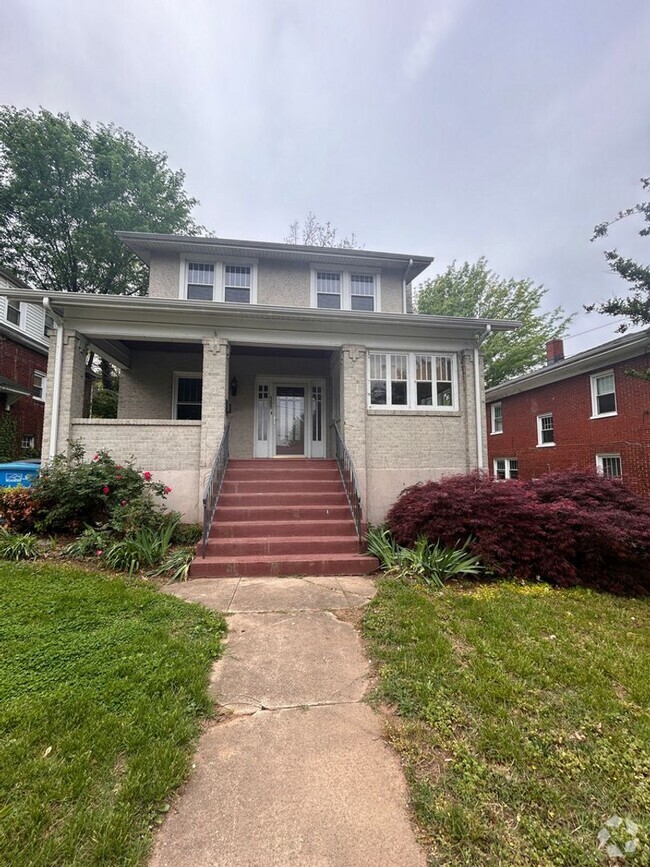 Building Photo - Charming 3 BR home minutes from Greenway &...