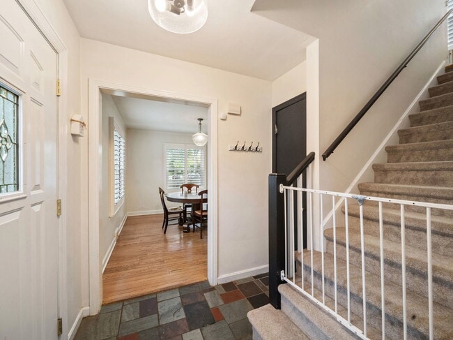 Photo - 122 E Crescent Ave