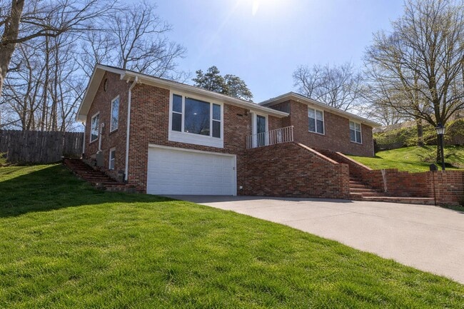 2500 Bluff Blvd