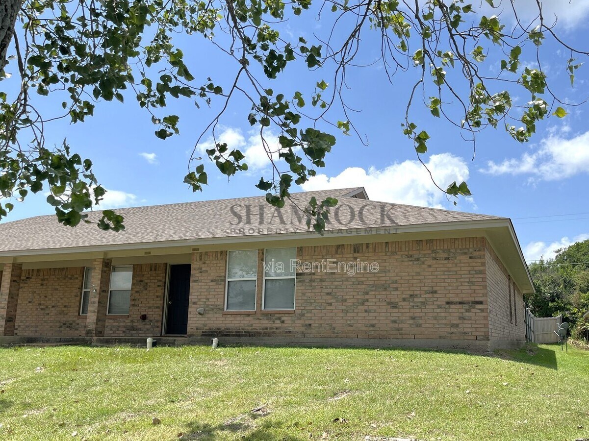 Photo - 1701 Breezy Dr