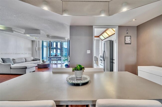 Photo - 19355 Turnberry Way Unidad 19F Rental