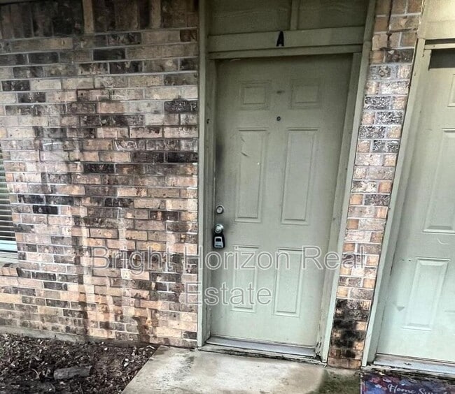 Building Photo - 1408 Arvel Cir Unit B