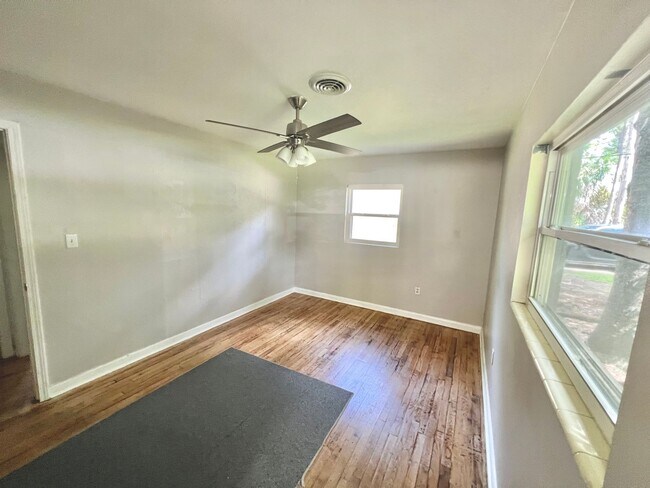 Building Photo - 422 Fairbanks Dr Rental