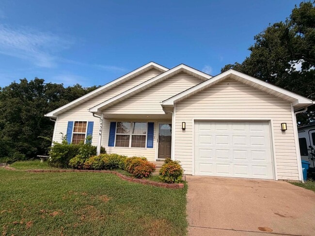 Photo - BEAUTIFUL 3 BEDROOM / 2 BATHROOM HOUSE WITH FENCED IN YARD, PORCH, AND SHED LOCATED CLOSE TO FREE...
