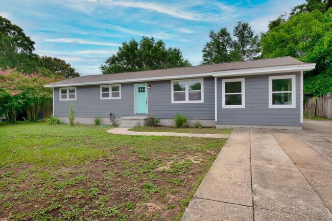 Charming 3-Bed home with 2.5 Baths in Fort Walton Beach – Your Ideal Coastal Retreat!