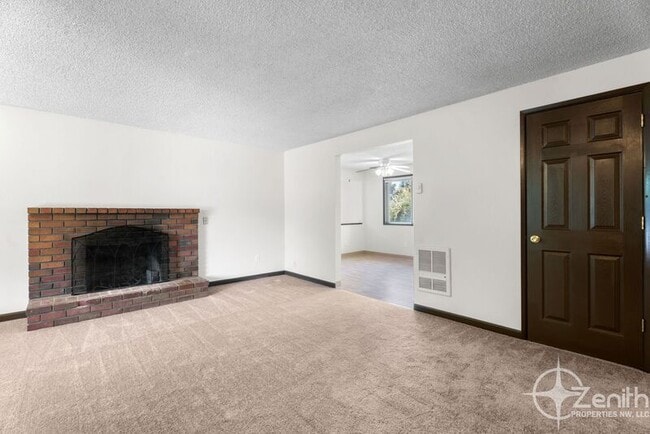 Photo - 805 NE 122nd Ave
