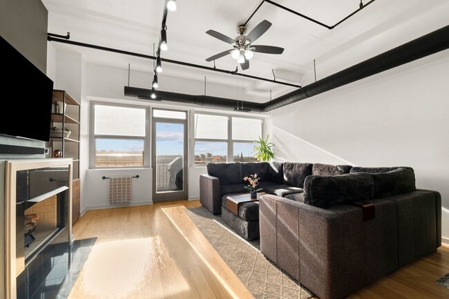 Photo - 500 S Clinton St Unit 624