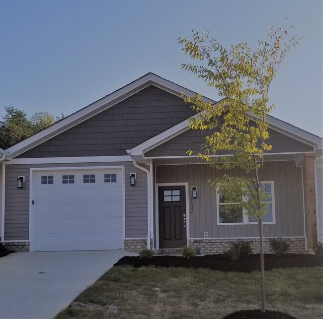 Main Level Living in the Heart of Bedford. - Main Level Living in the Heart of Bedford. Townhome