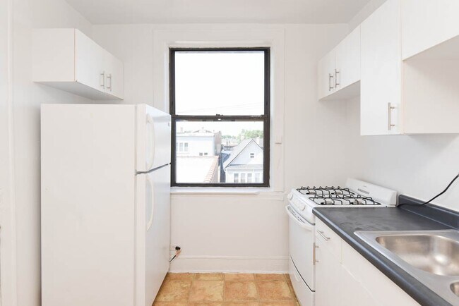 2334.5 N Spaulding Ave Unit B4