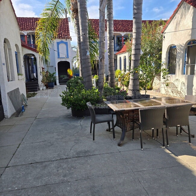 Photo - 829 1/3 N. Formosa Ave. Unidad 829 1/3