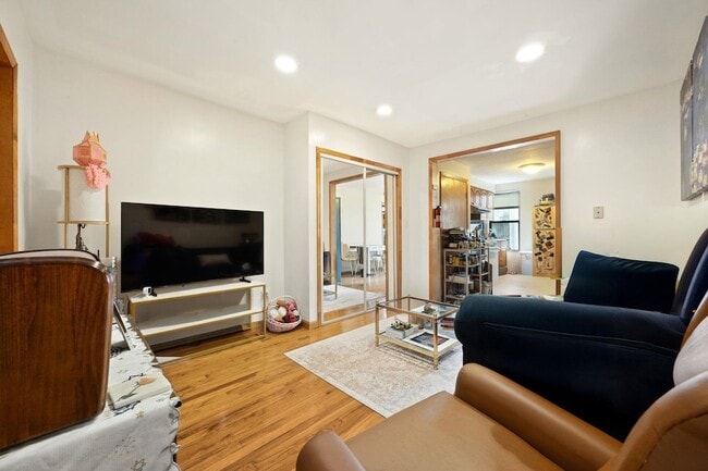 Photo - 228 Willow Ave