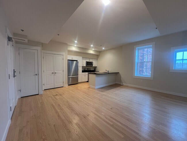 Building Photo - Putnam Hotel – $2,041 – 1 Bedroom/1 Bathroom, 690 SQ.FT. – UTILITIES INCLUDED, Available Immediately Unit 305