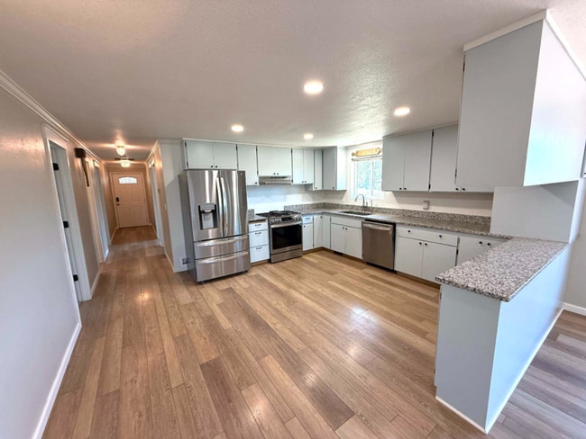 Photo - CHECK OUT THIS BEAUTIFUL HOME ON ACERAGE JUST MINUTES FROM REDMOND!