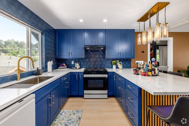 2BR, 2BA - 1000SF - Kitchen
