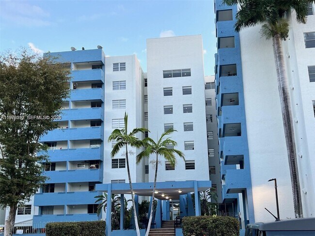 Building Photo - 5050 NW 7th St Unit 403