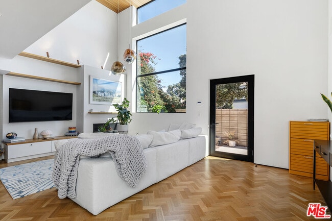 Photo - 303 Windward Ave