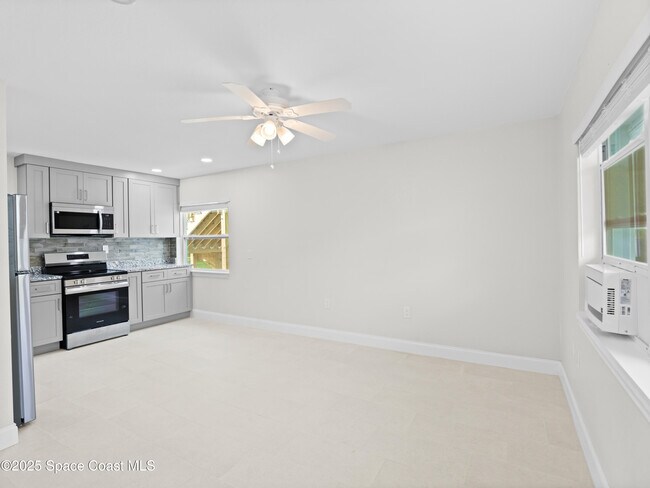 Photo - 101 Deland Ave Unidad 2