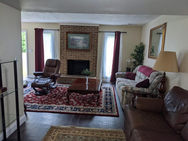 9003 Mahogany Row SE Unidad C