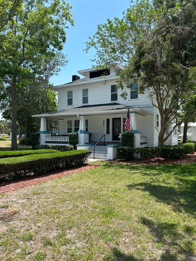 Front - 302 Live Oak St Unit #3