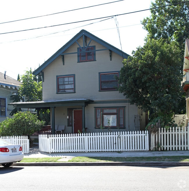 831 Kensington Rd