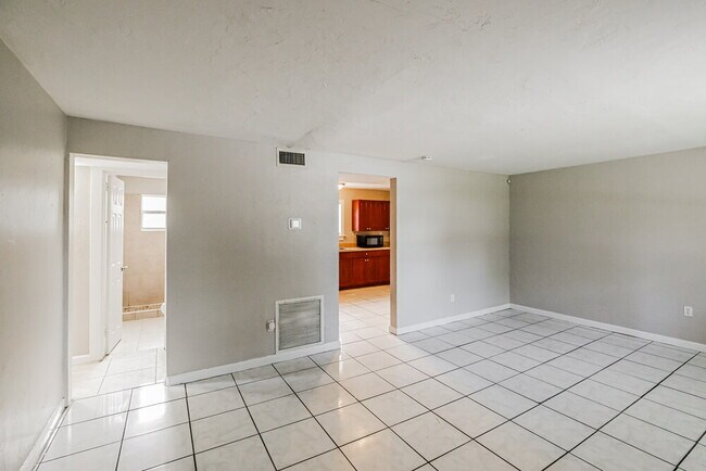 Photo - 2418 SW 6th Ct