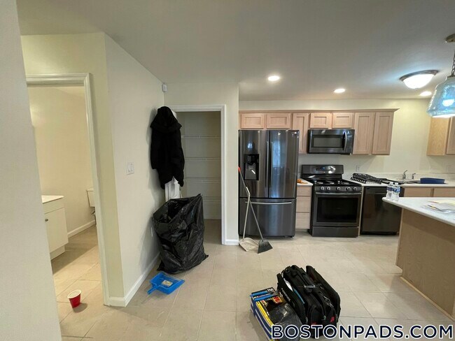 Photo - 152 Thornton St