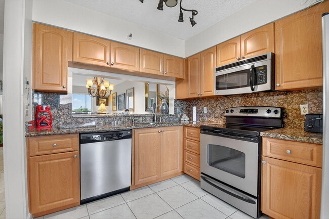 Photo - 14460 Strathmore Ln Unit 605