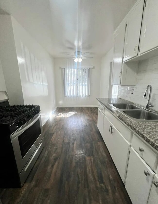 17001 Vanowen St, Van Nuys, CA 91406