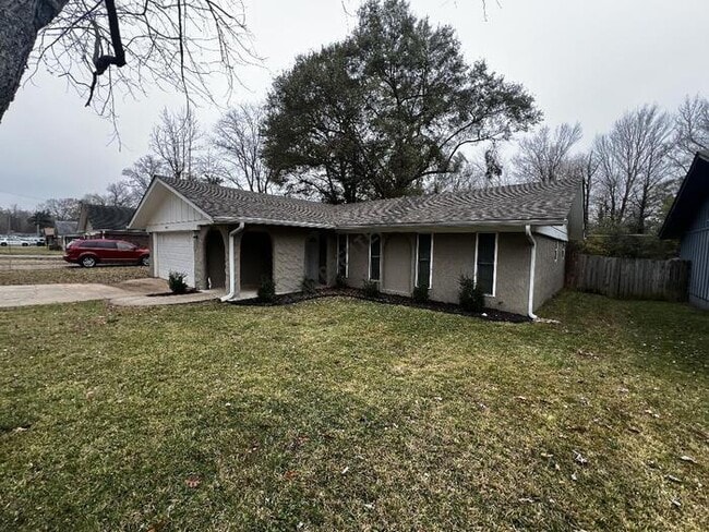 Photo - 8403 Woodview Dr E