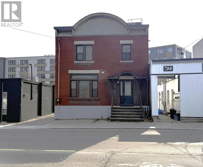 Photo - 790 Bronson Ave