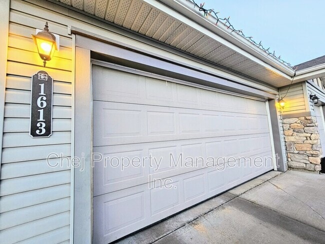 Photo - 1613 Rutherford Rd SW