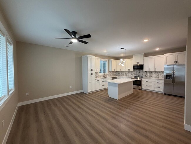 Photo - 2117 Carr Rd