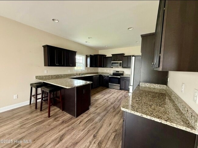 Photo - 174 Finch Ln