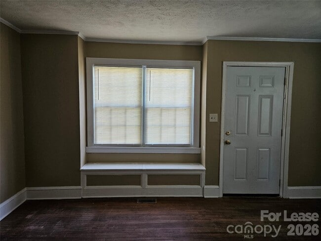 Photo - 67 Grattan Dr NE