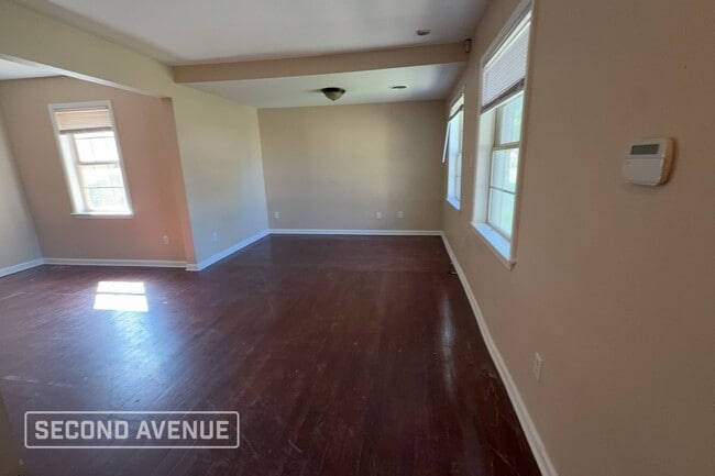 Photo - 3132 Lamphier Ave
