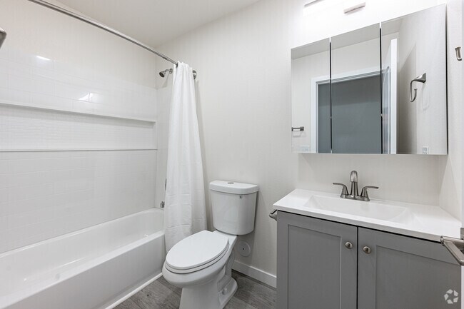 Studio - 400SF - Bathroom