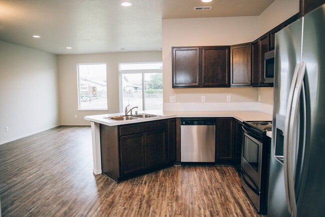 Photo - 318 S Marigold Ln