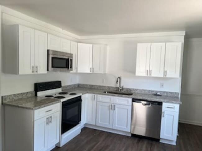 Building Photo - Updated 3 BR in Chesterfield Rental