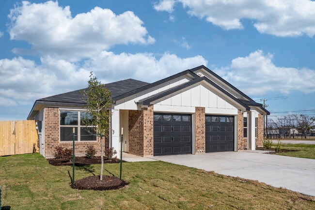 Photo - Exceptional 3 bedroom, 2 bathroom duplex! Unit B