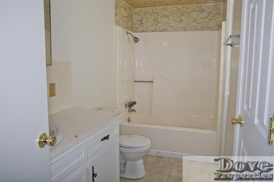 Photo - For Rent: 1 room efficiency apartment Unit E