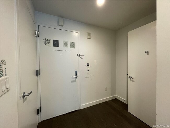 Building Photo - 131-05-131-40 40th Rd Unit 18T