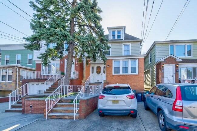 Photo - 788 Avenue A Ave Apartamento Unidad 2