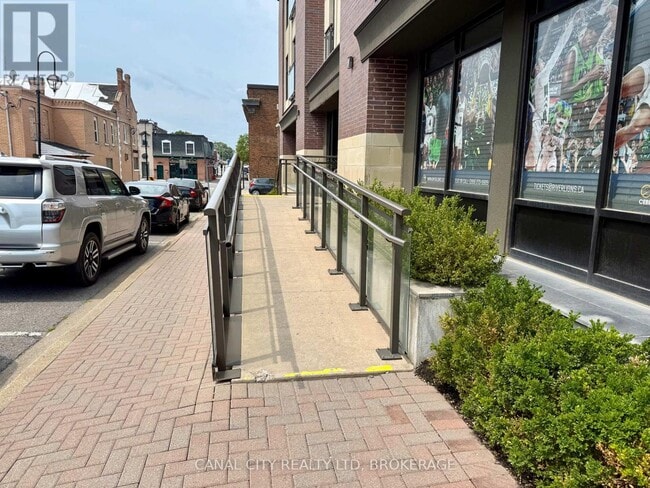 Photo - 10 Albert St E