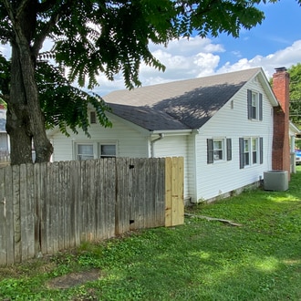 Photo - 268 Spurgeon Ln