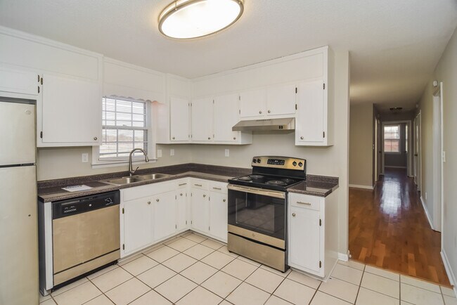 Photo - 212 Brady Dr