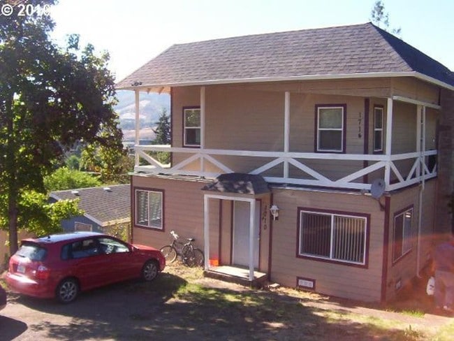Photo - 1714 SE Giles St Unit 1714