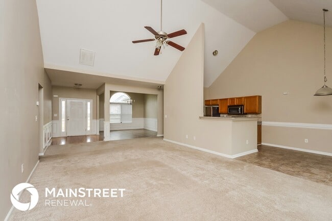 Photo - 485 Trousseau Ln